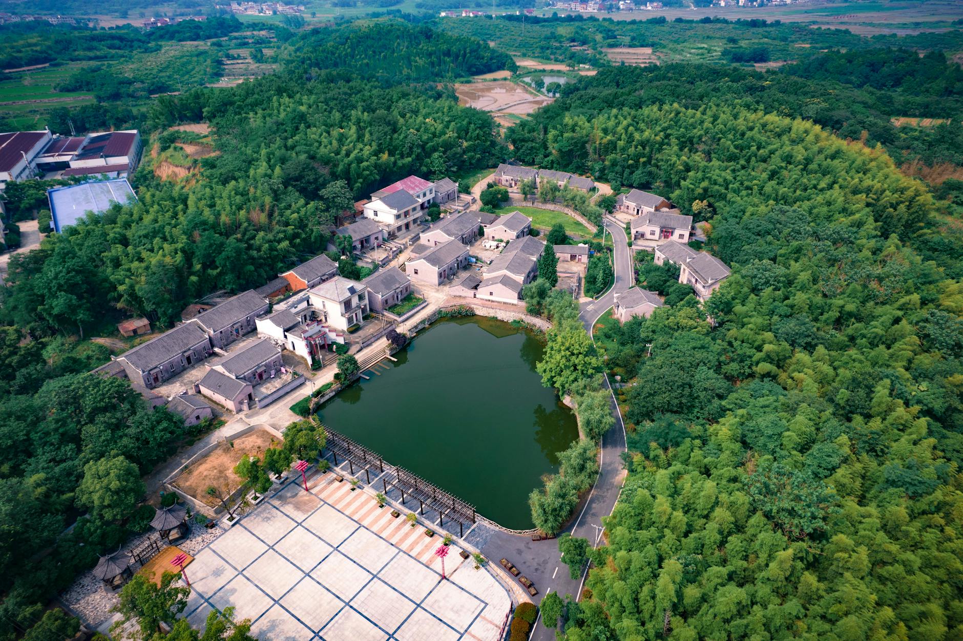 买房后发现污水问题或地基缺陷怎么办？贷款与赔偿